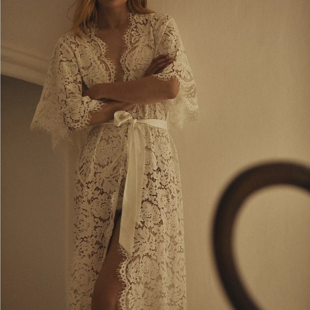 Homebodii Saskia Long Lace Robe